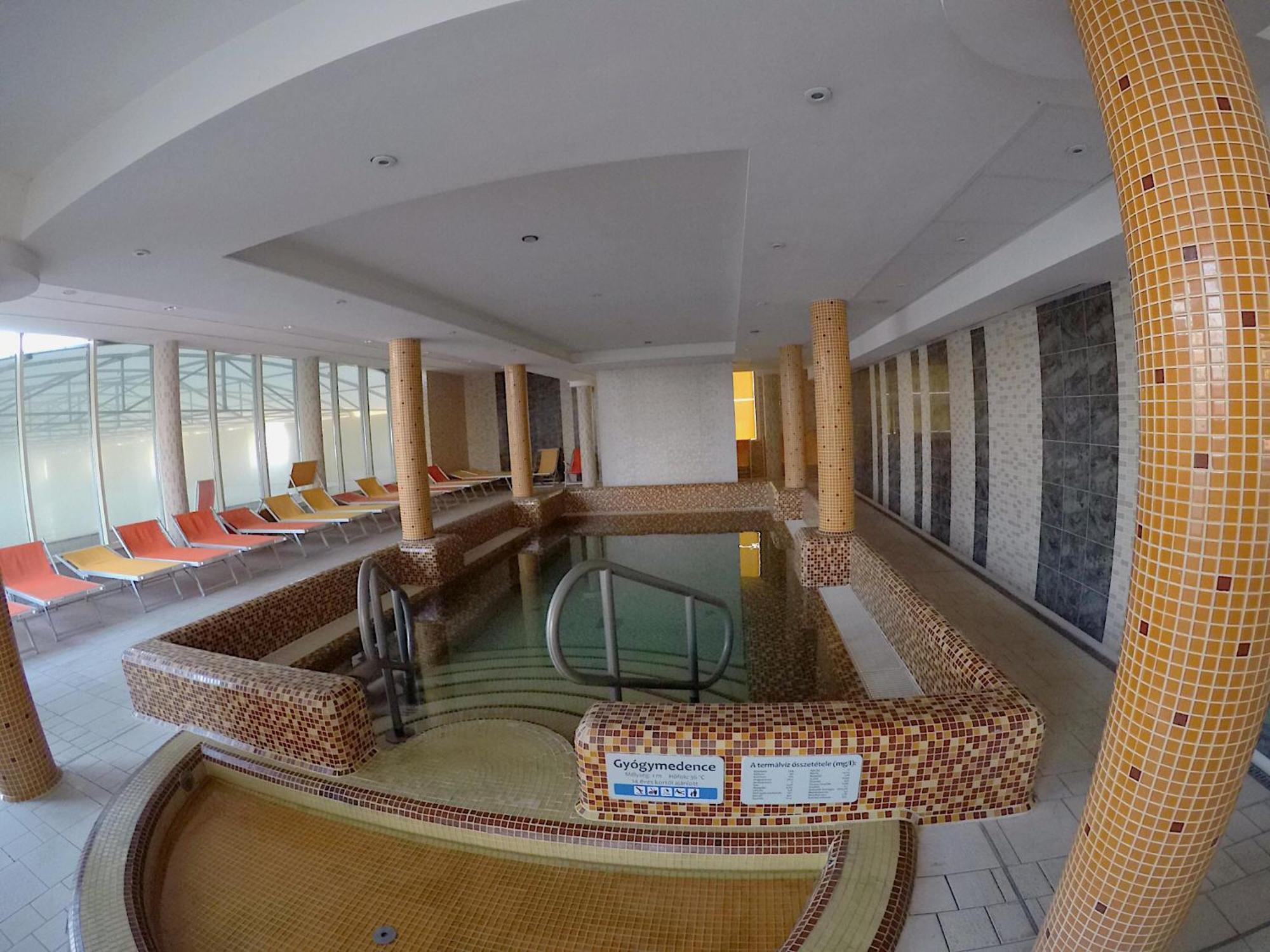 Lake And Spa Apartman 韦伦采 外观 照片